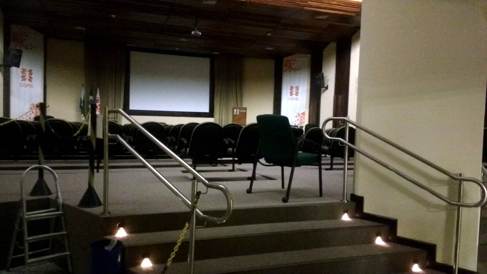 Acesso ao palco com corrimão em inox